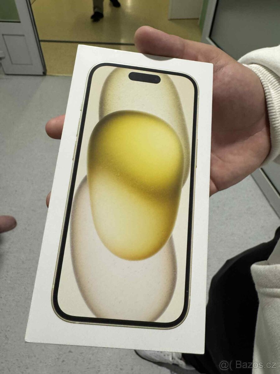 IPhone 15 žlutý