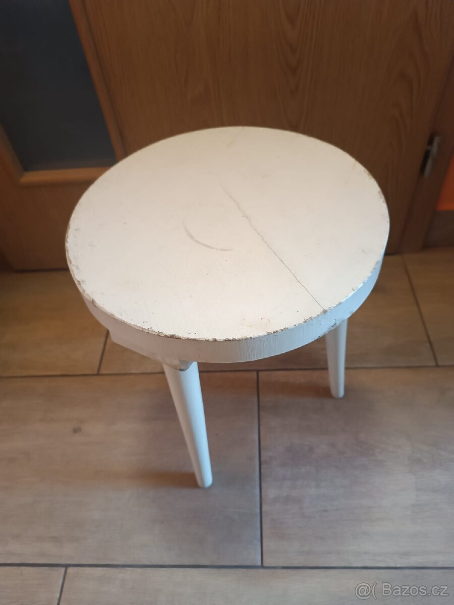 Dřevěná stolička