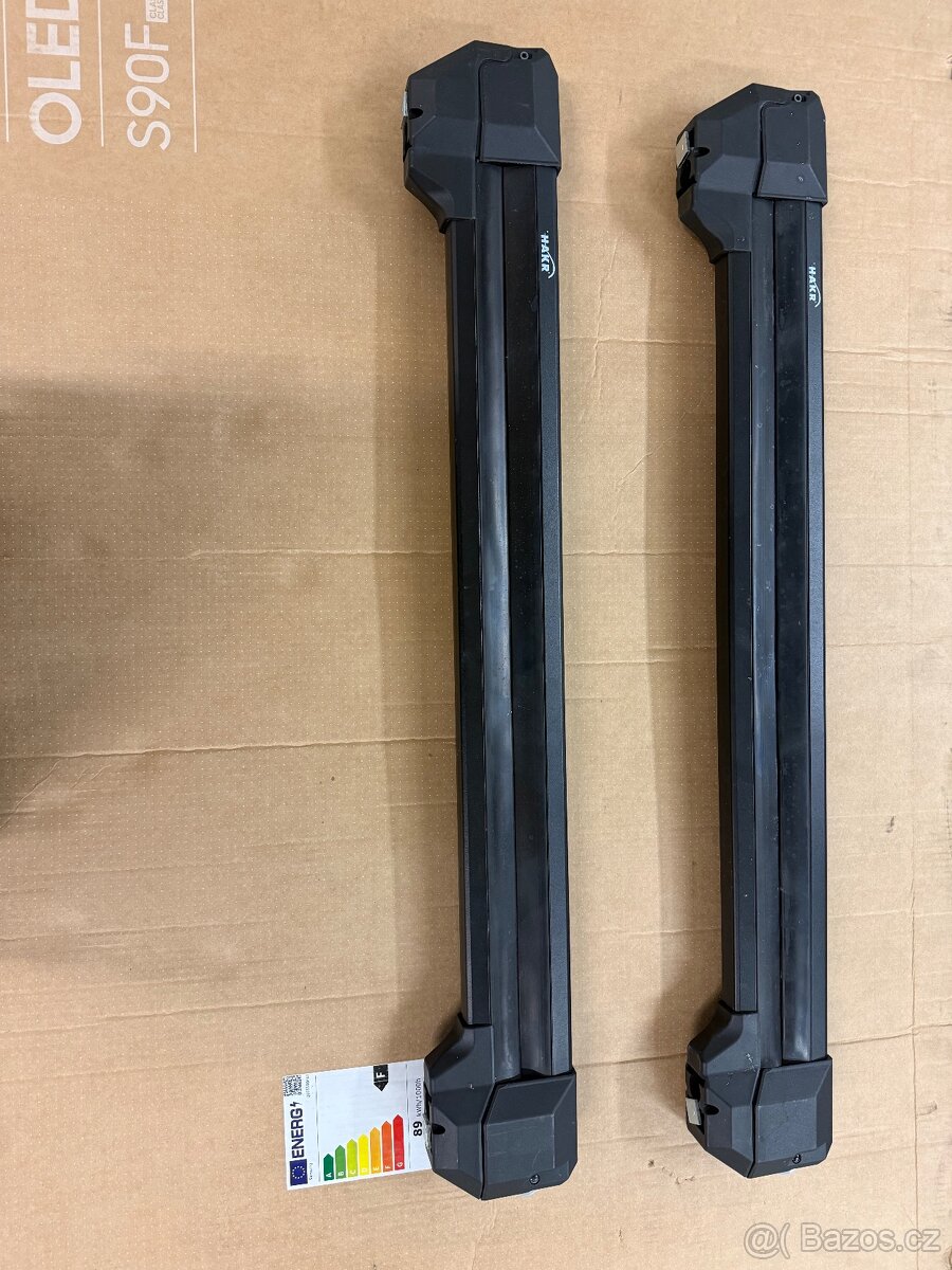 Střešní nosič lyží a snowboardů Hakr