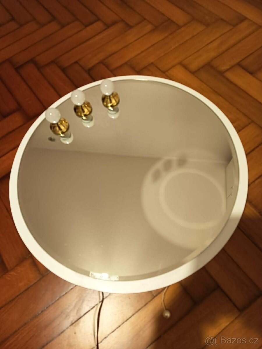 Zrcadlo s osvětlením