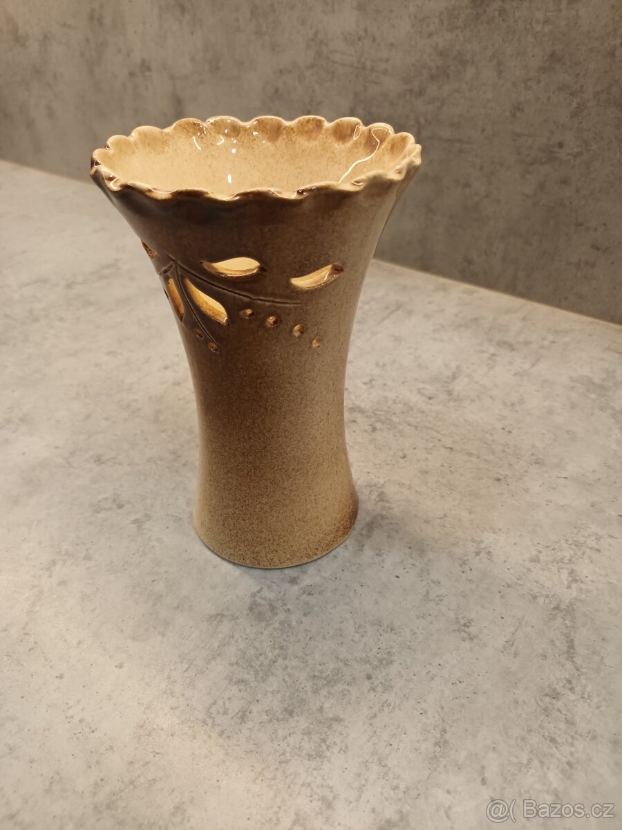 Vázička z keramiky