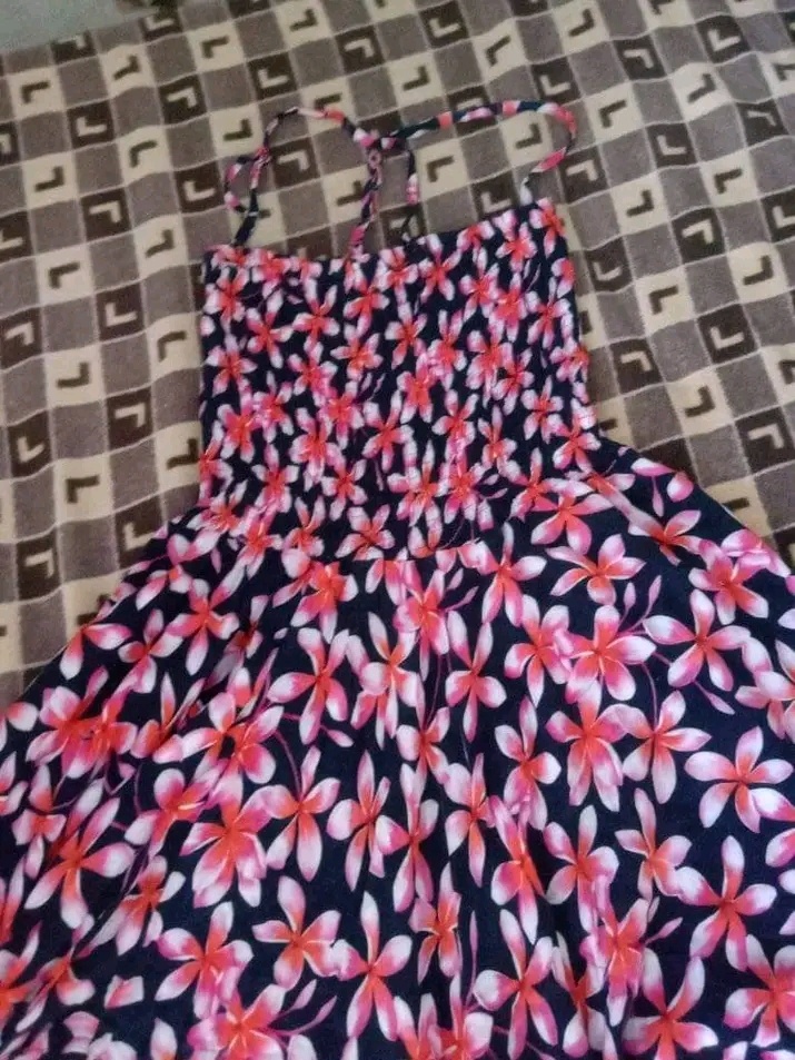 Prodáme dámské ramínkové šaty letní velikost L_xl nošené