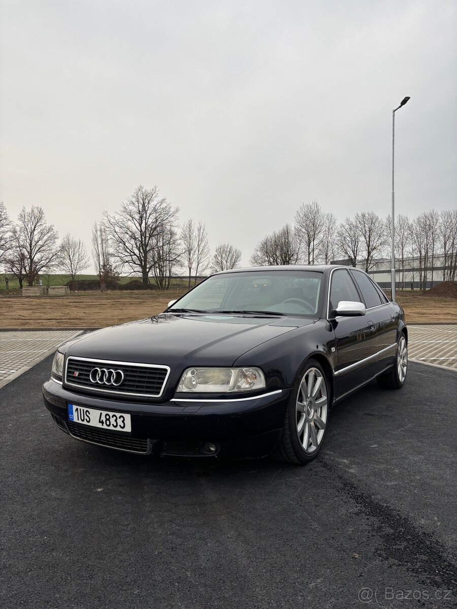 Audi S8 D2