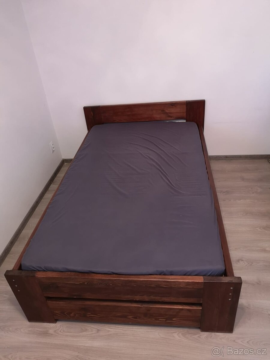 Postel z masivu