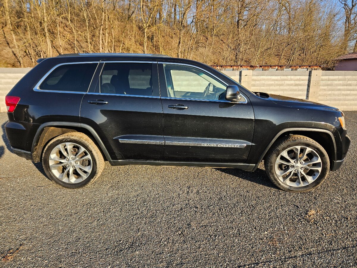 Jeep grand cherokee V8 5,7 HEMI WK2 - Nová Cena