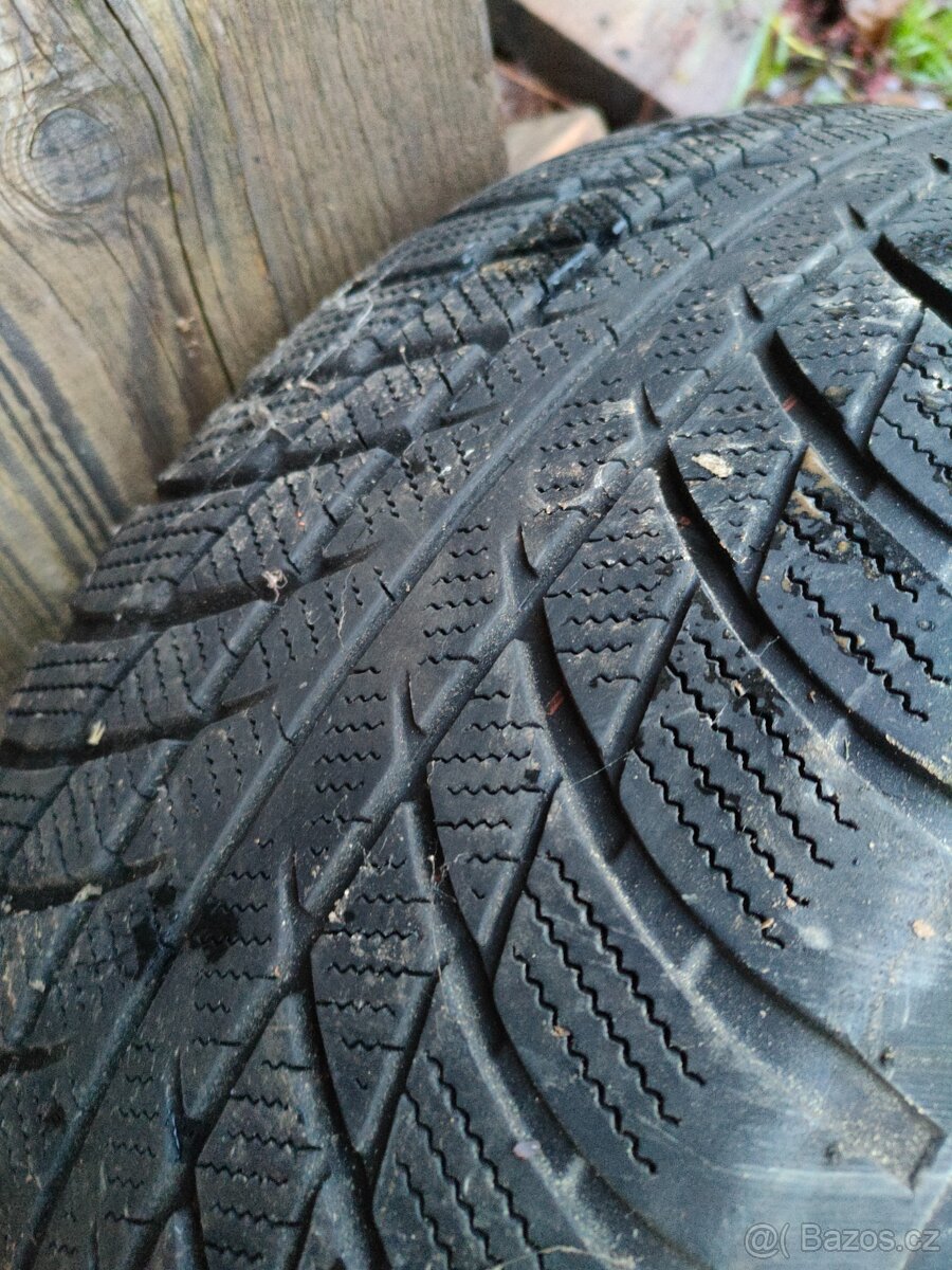 Prodám pneu zimní bridgestone blizzak 225/55R17 RSC
