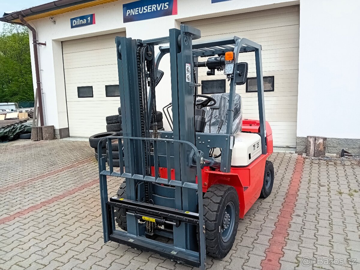 Vysokozdvižný vozík 2.5T, 3.0m zdvih, BENZIN / LPG