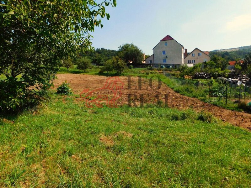 Závist, pozemek pro bydlení 1233 m2, okraj obce, výhled na l