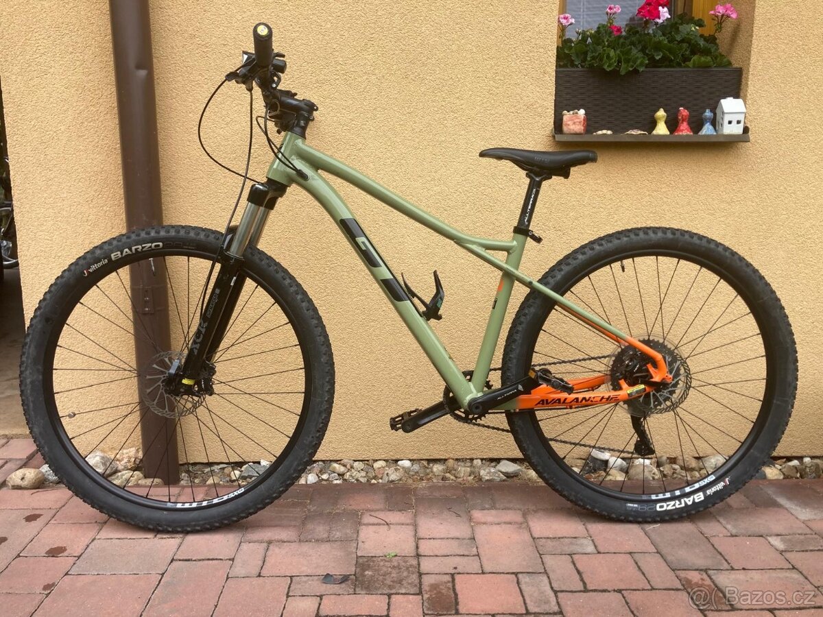 GT Avalanche Elite 29"