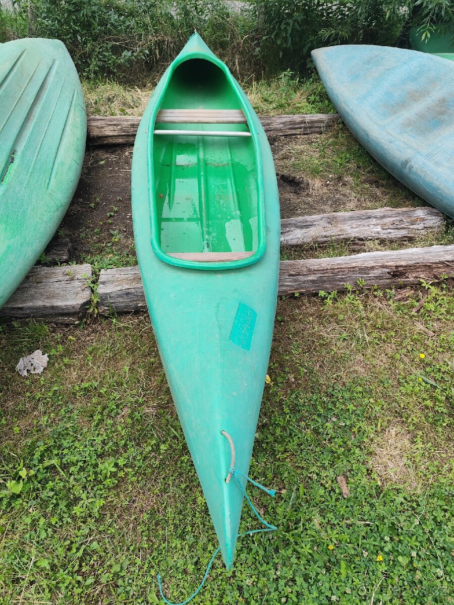 Plastová kanoe