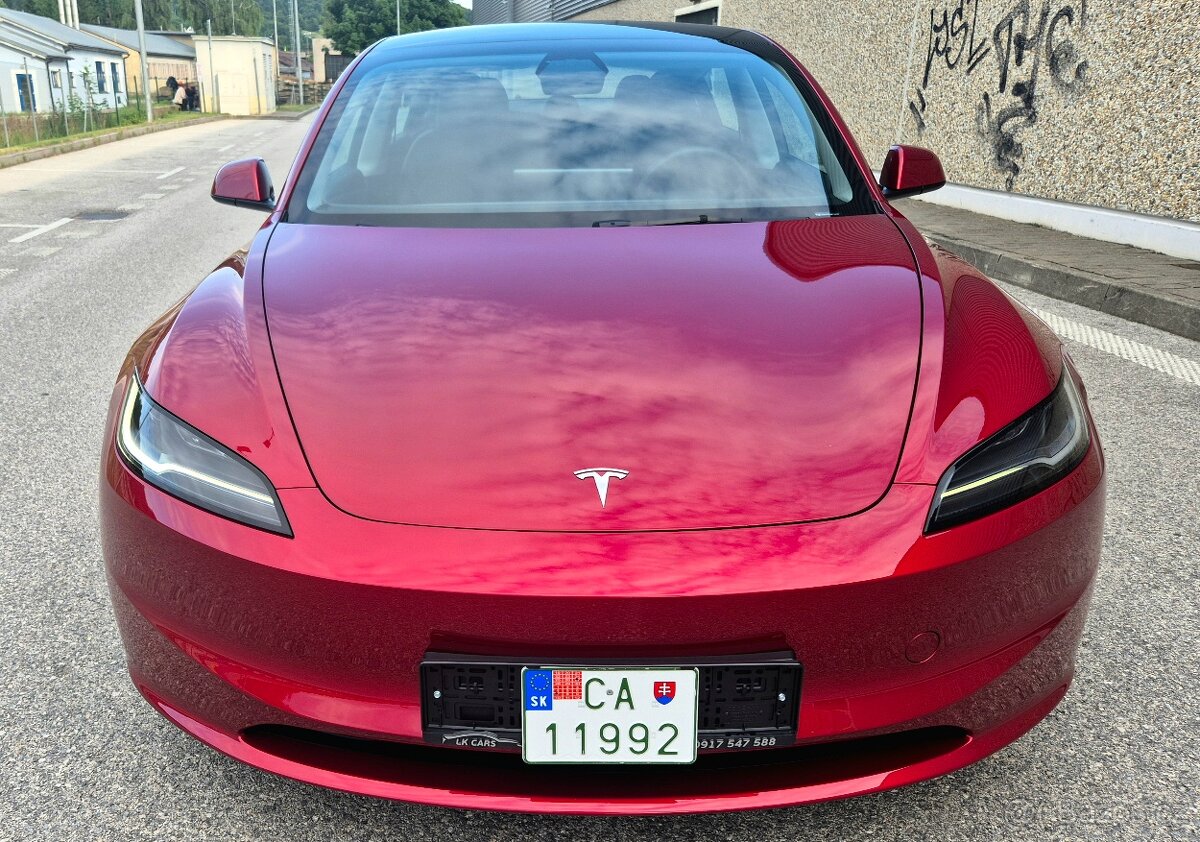 TESLA 3 LONG RANGE 5/2024 HIGHLAND 366KW, odpočet DPH , 4x4