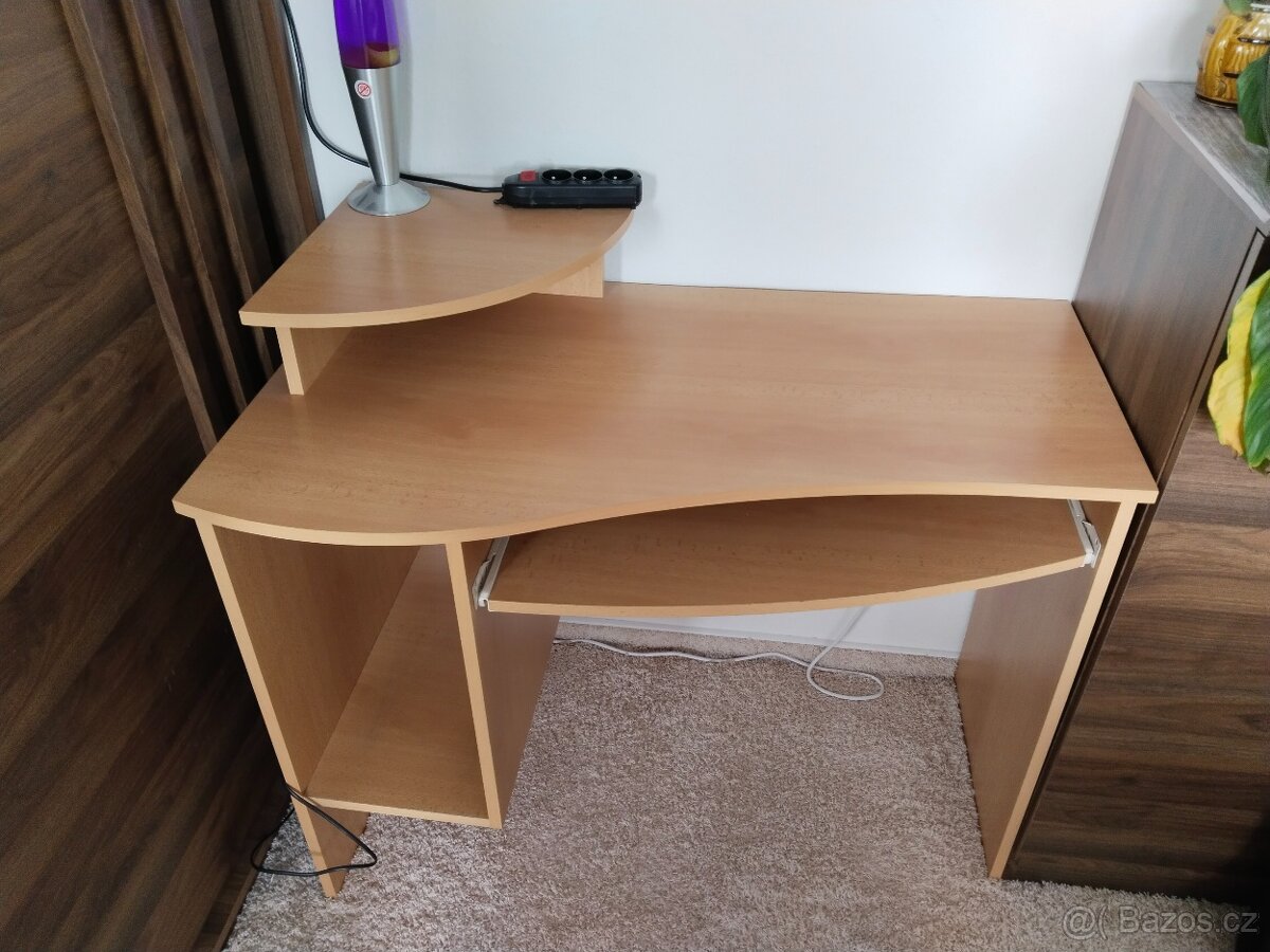PC stůl / psací stůl