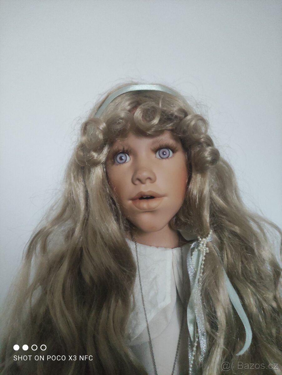 Porcelánová panenka