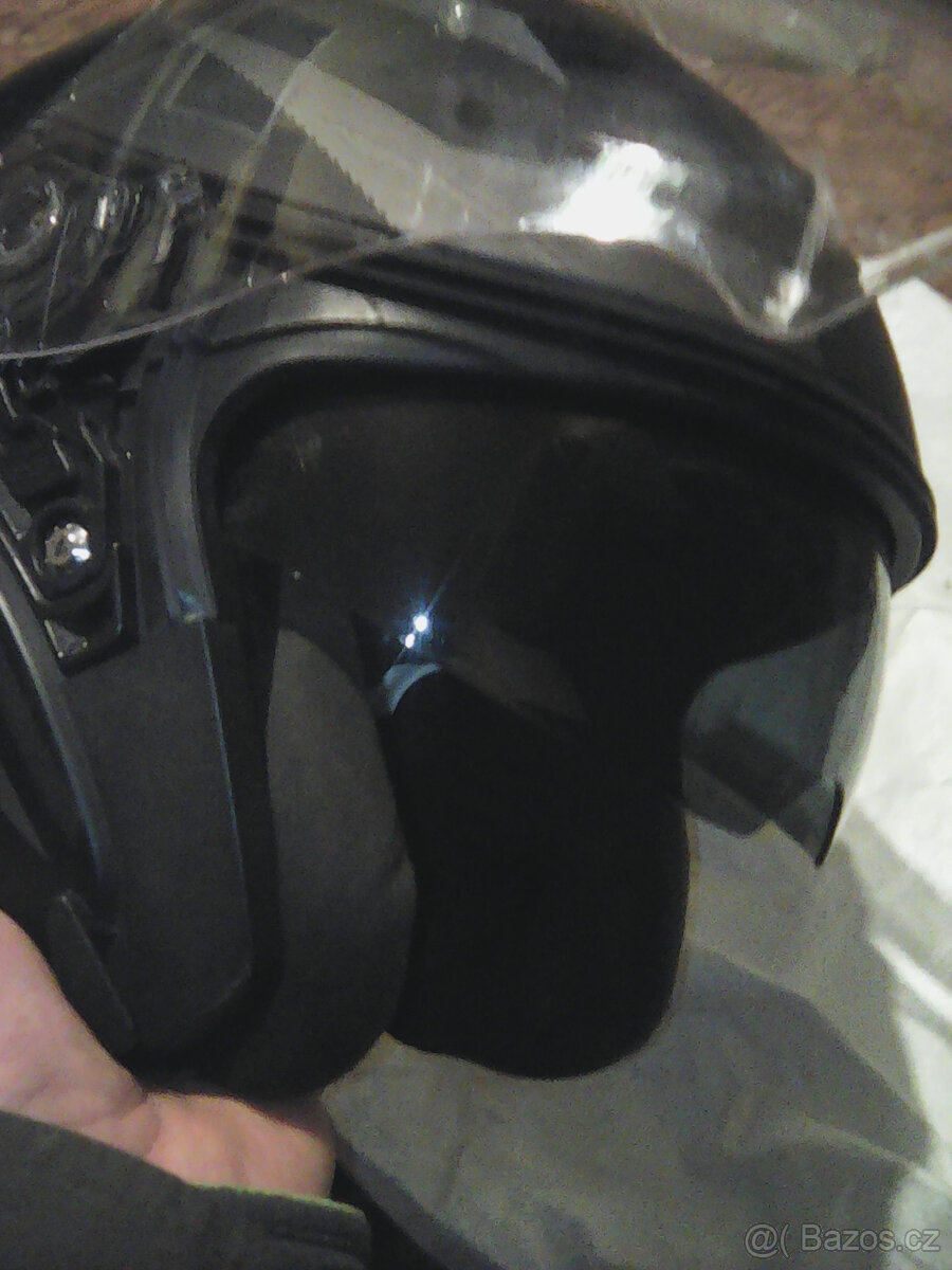 otevřená helma