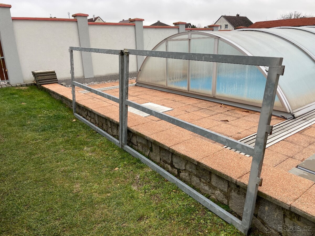 Dvoukřídlá vrata 193×130 + vrátka 121×122, pozinkované