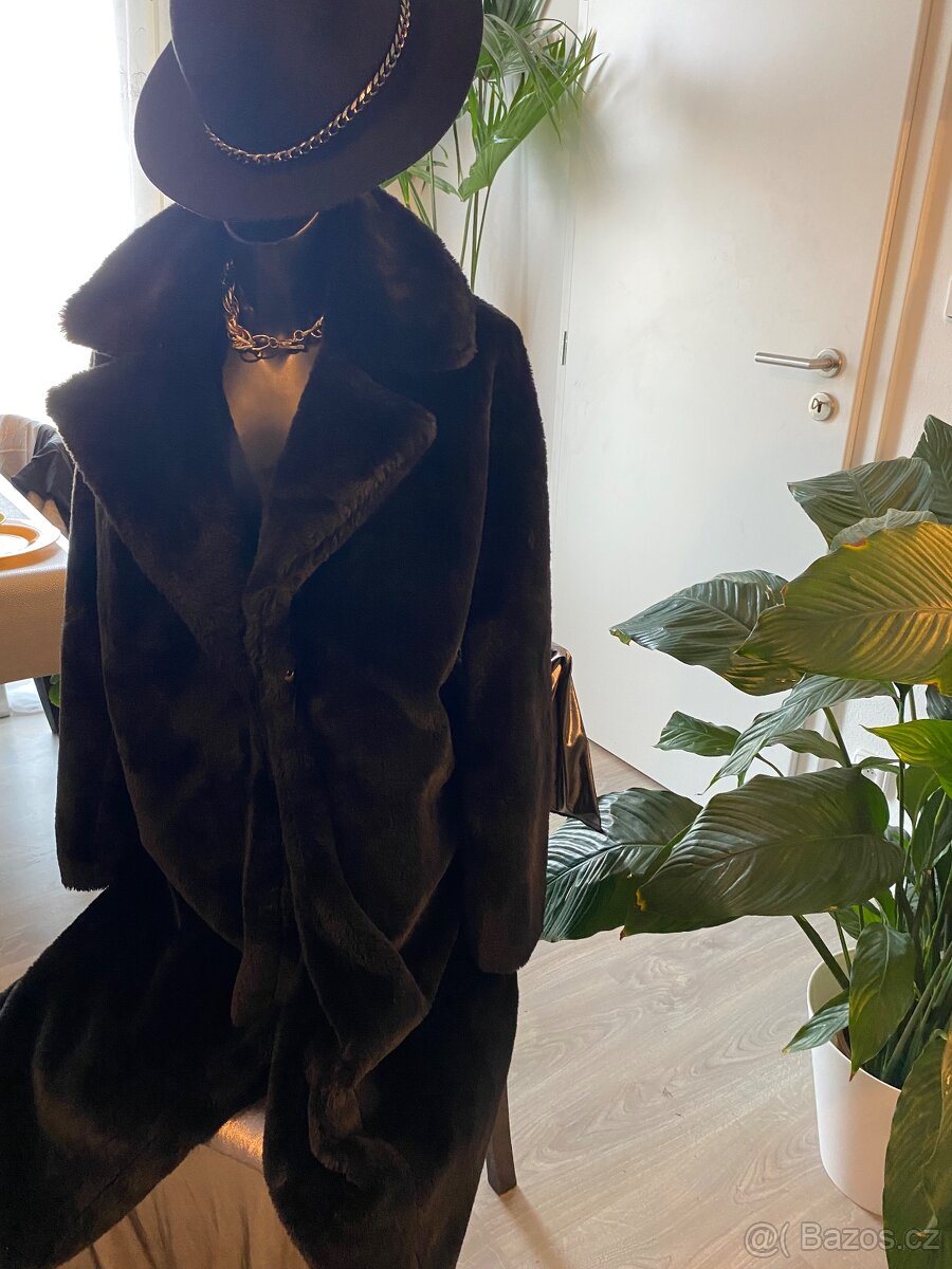 Guess kozisek cerny damsky kabat plydovy 38