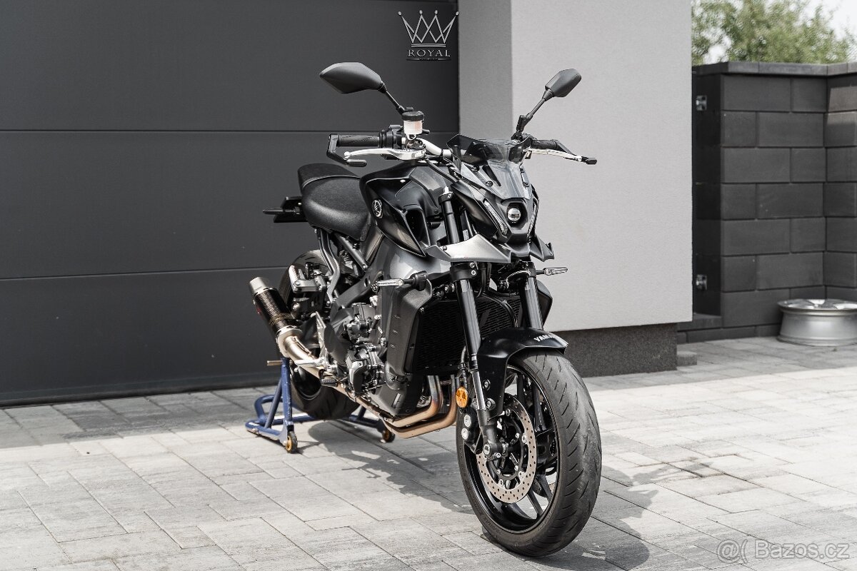 Yamaha MT-09 + Výfuk Akrapovič so zvodami