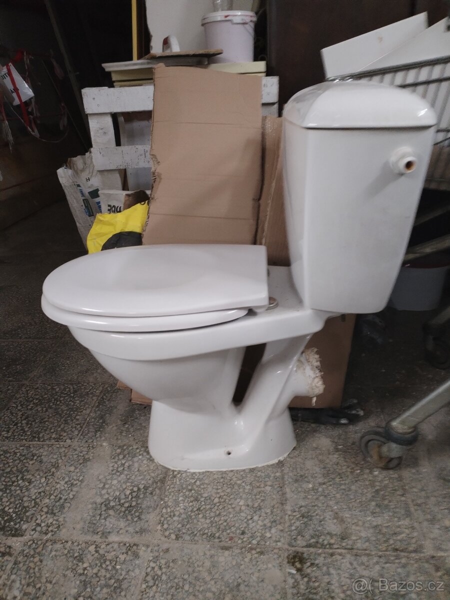 WC kombi, umyvadlo, dveře