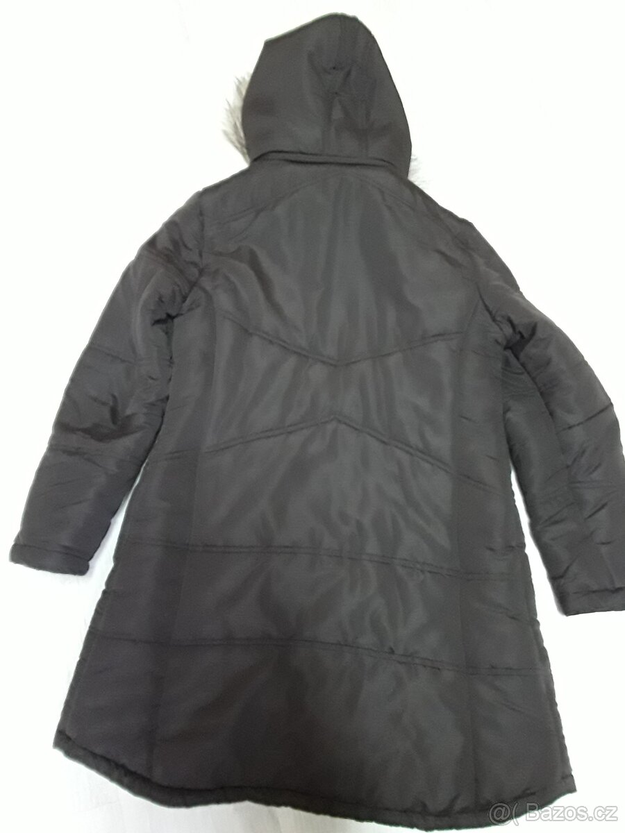 Dámská bunda s kapuci