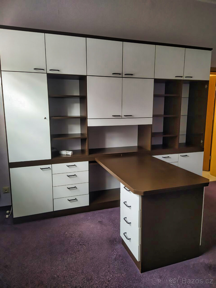 Kancelářská skříň s ostrůvkem / obývací stěna
