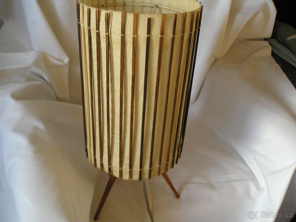 STOLNÍ LAMPIČKA RETRO - dřevěná