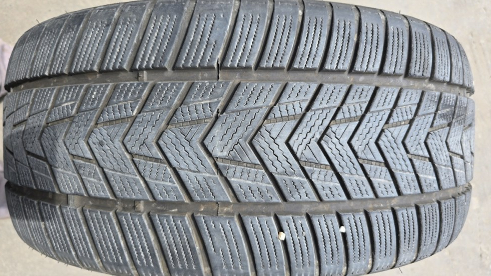 Zimní pneumatika 245/35/20 Tracmax