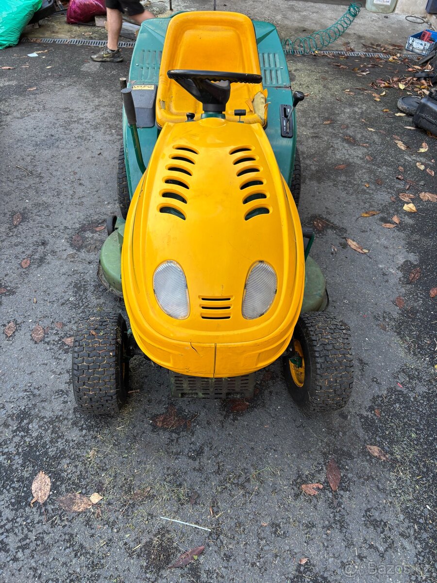 Zahradní traktor MTD