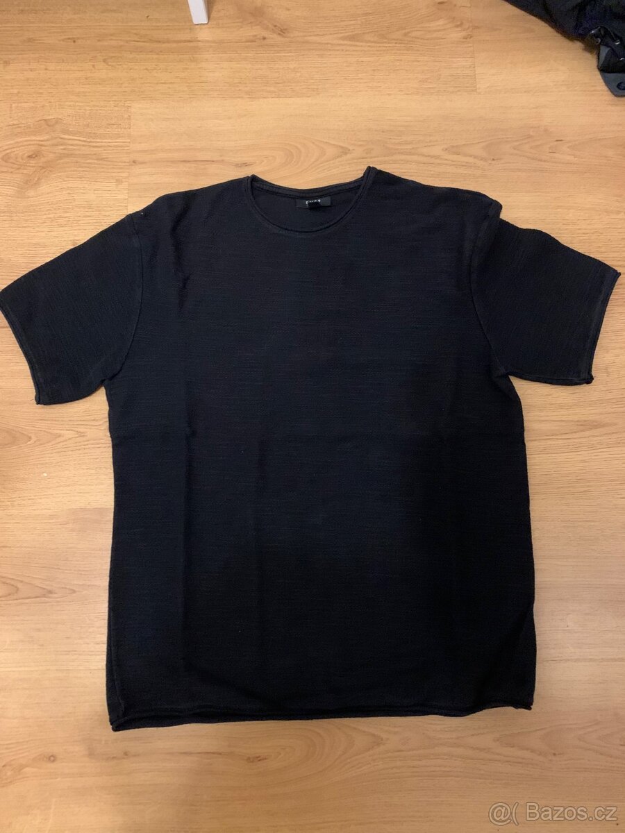 PRODÁM MÓDNÍ TRIČKO - ČERNÁ