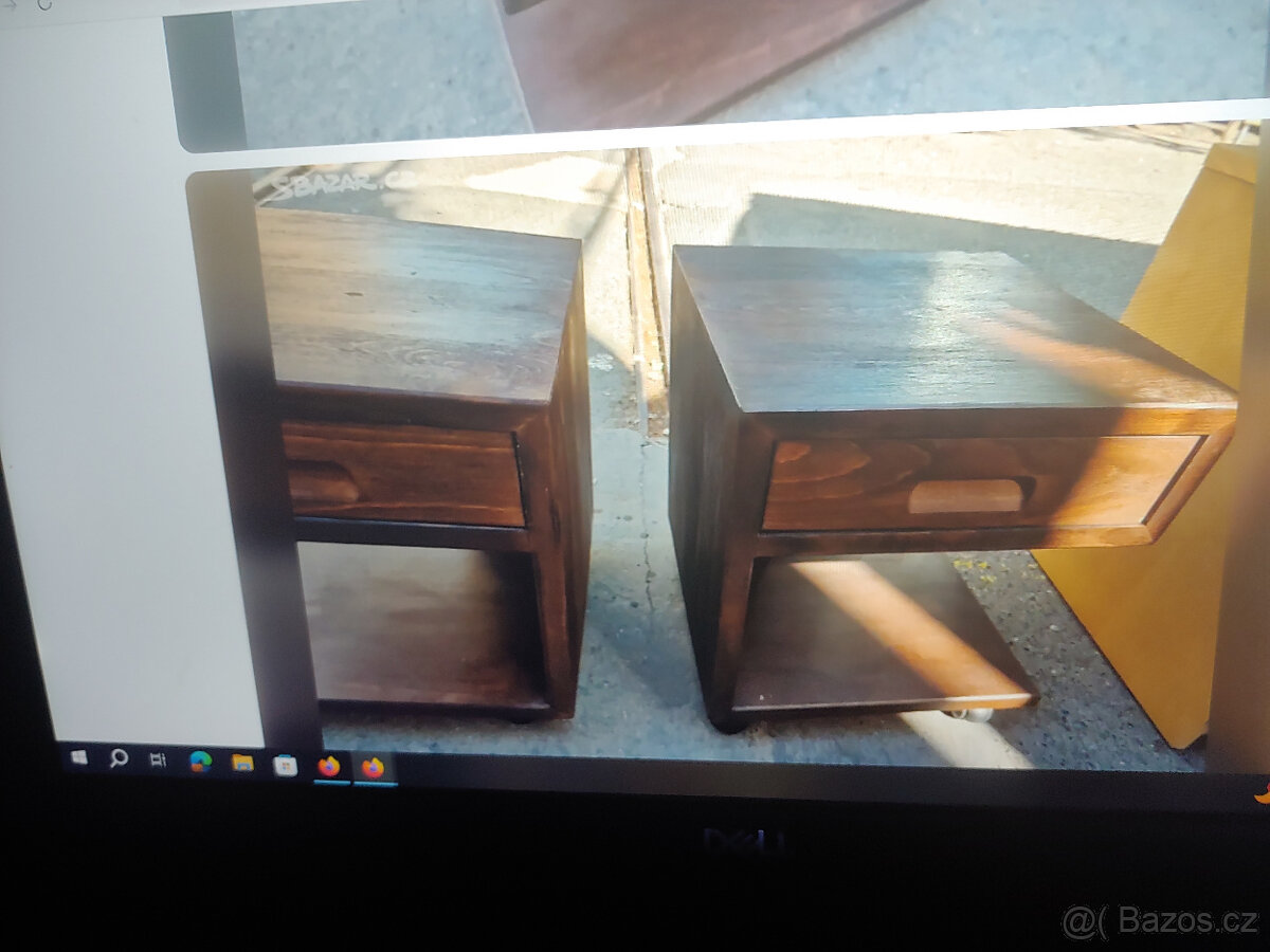 2x noční stolek masiv, na kolečkách, se šuplíkem