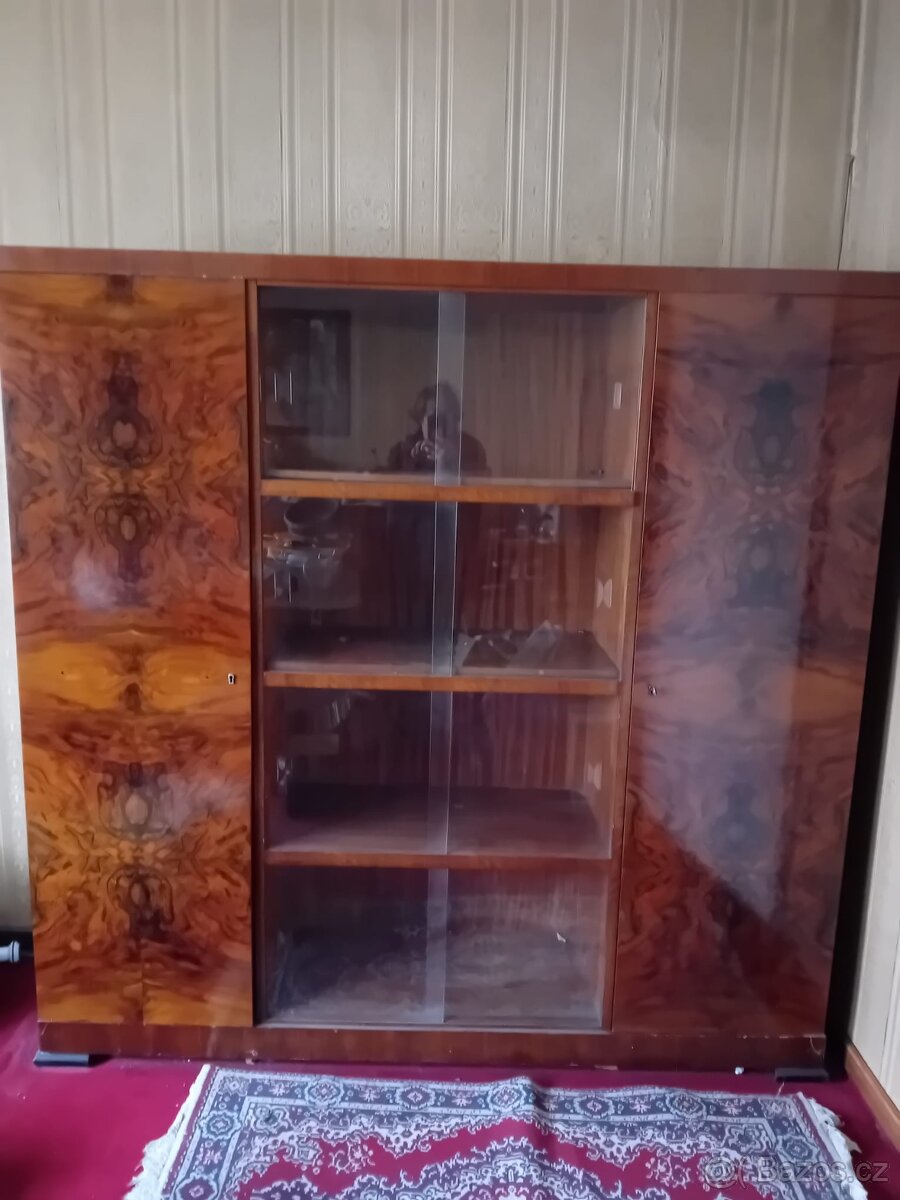 Starožitný nábytek