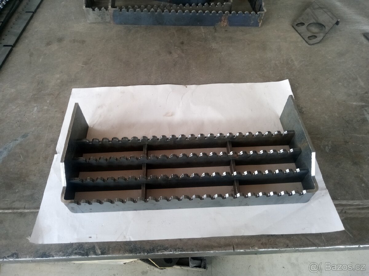 Schodky (stupačky) na Zetor UŘI