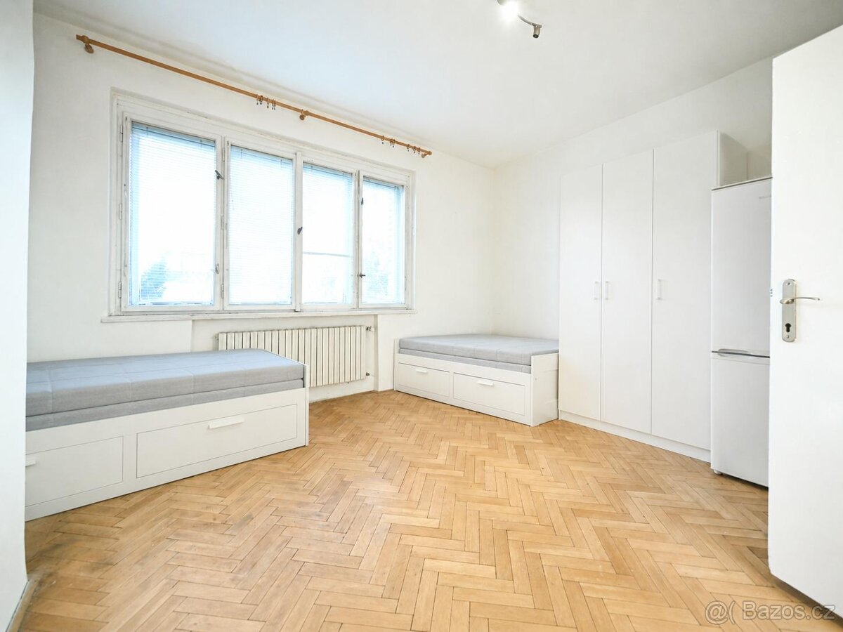 Pokoj 18m v RD na Praze 5