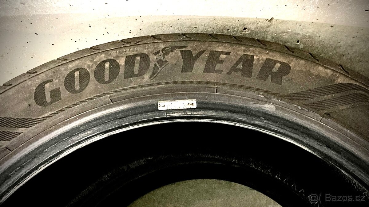 4 ks letní pneu Good Year 255/45/20