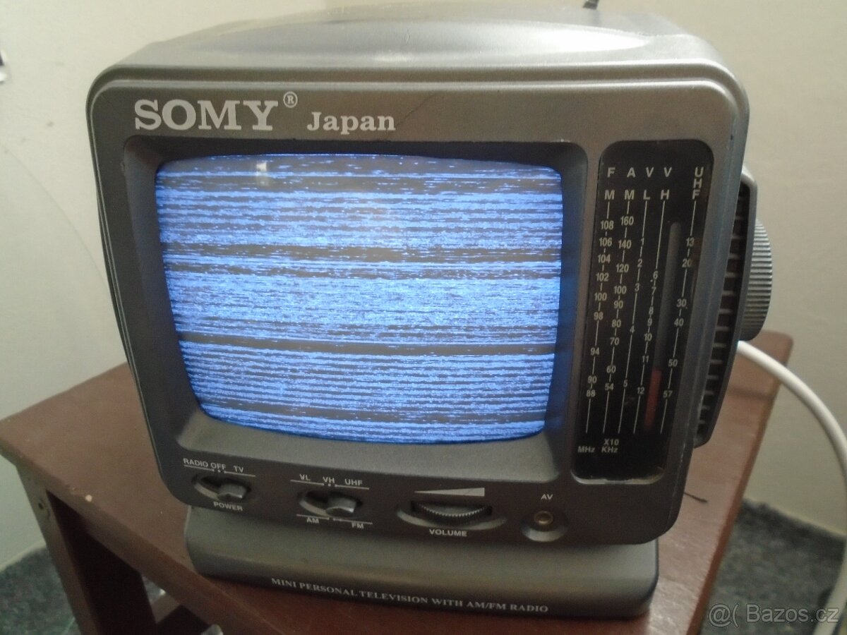 Funkční. Somy, Japan ČB mini televizor s rádiem, retro.