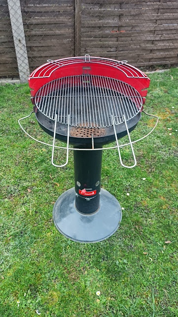 GRIL NA DŘEVĚNÉ UHLÍ BARBECOOK LOEWY 50