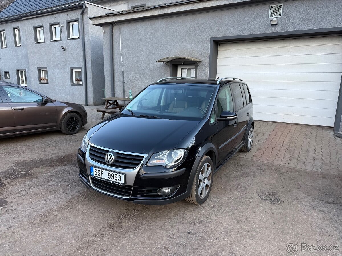 VW Touran cross 2.0 TDi 2010