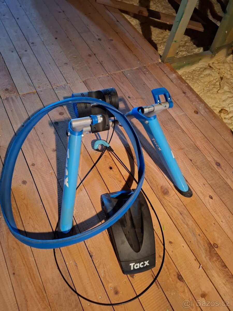 Mechanicky trenažér + náhradní pneu