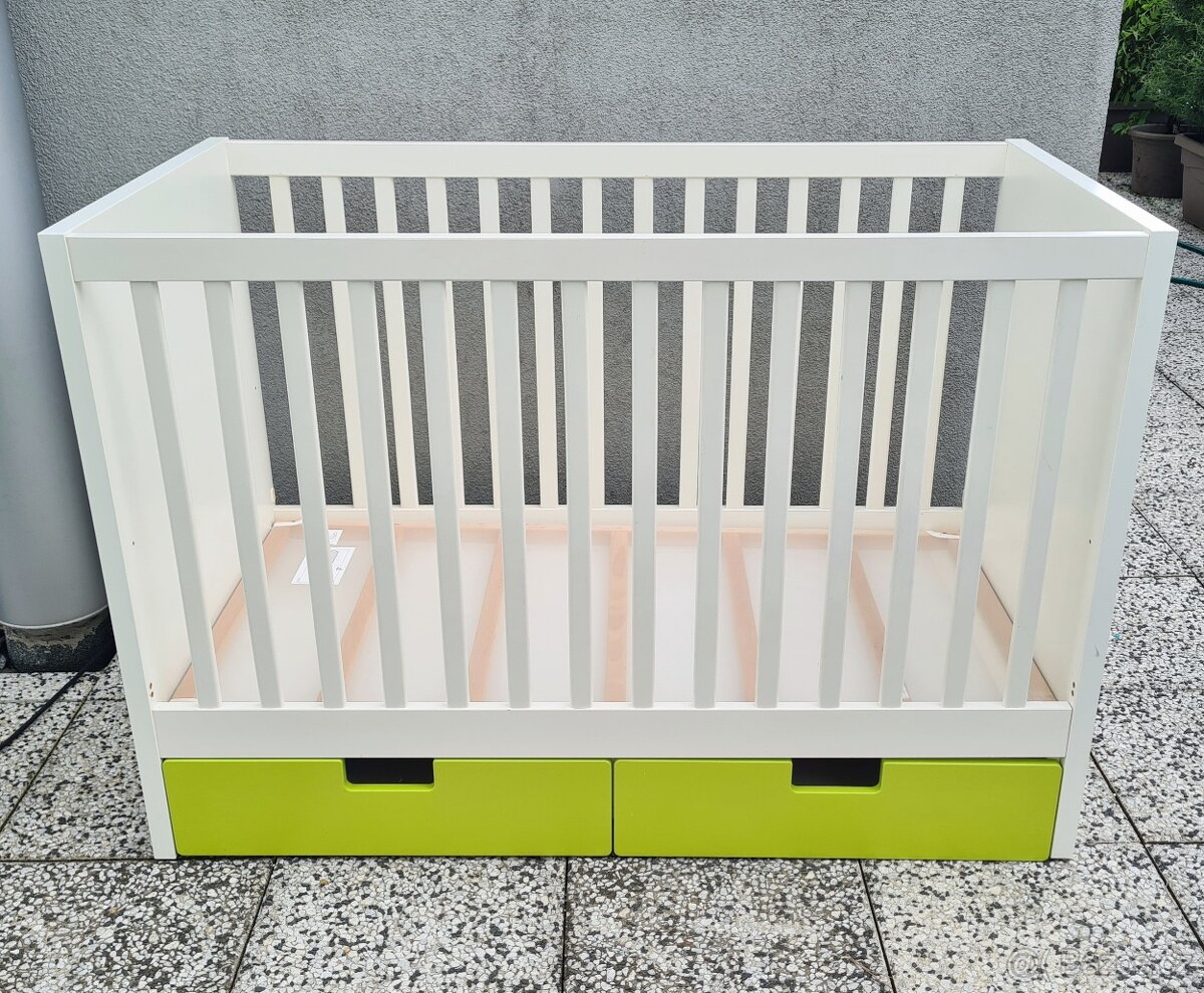 Dětská postýlka IKEA STUVA se zásuvkami včetně matra