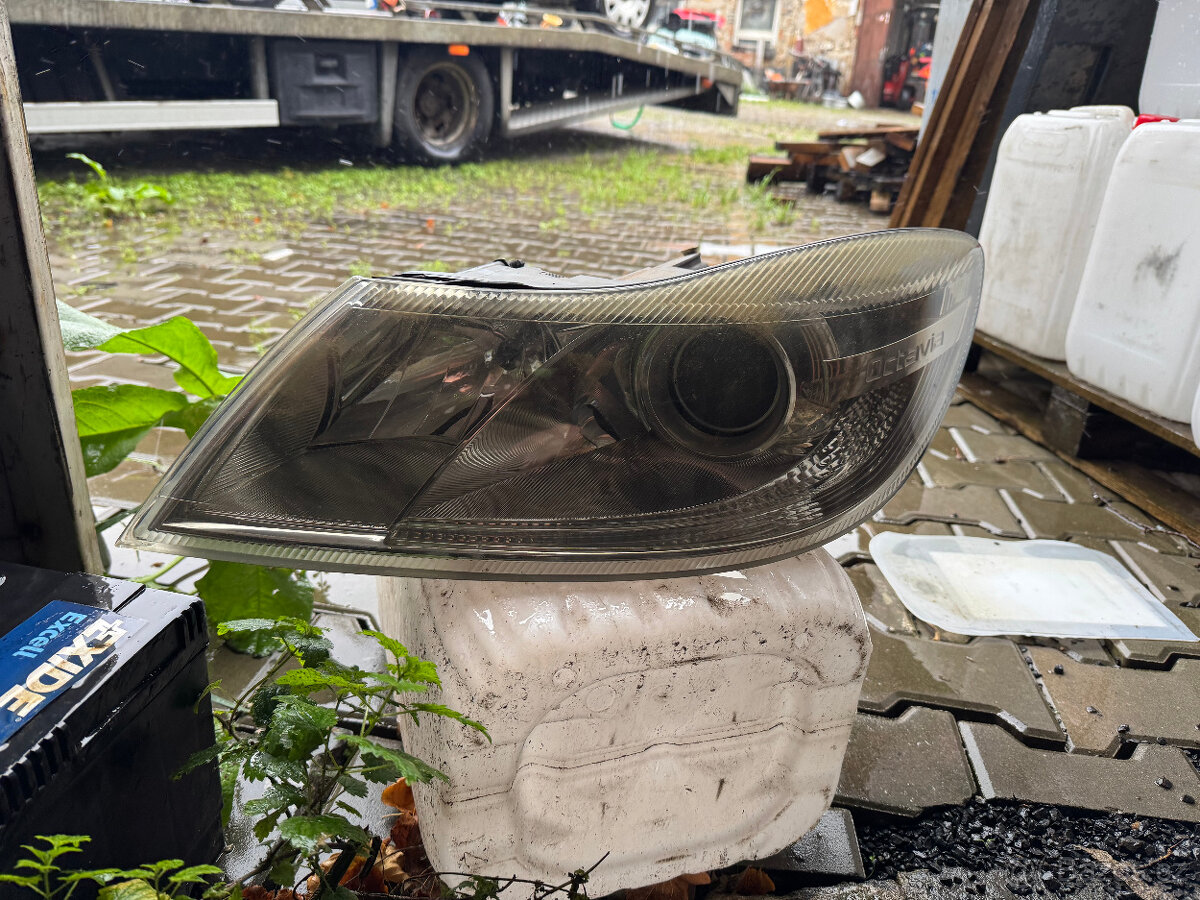 Levé světlo octavia II Facelift -halogen