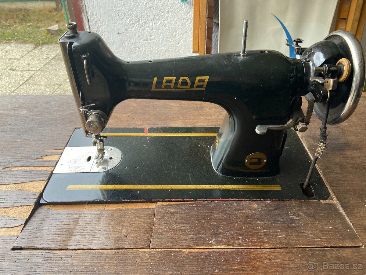 Prodej šicího stroje Lada