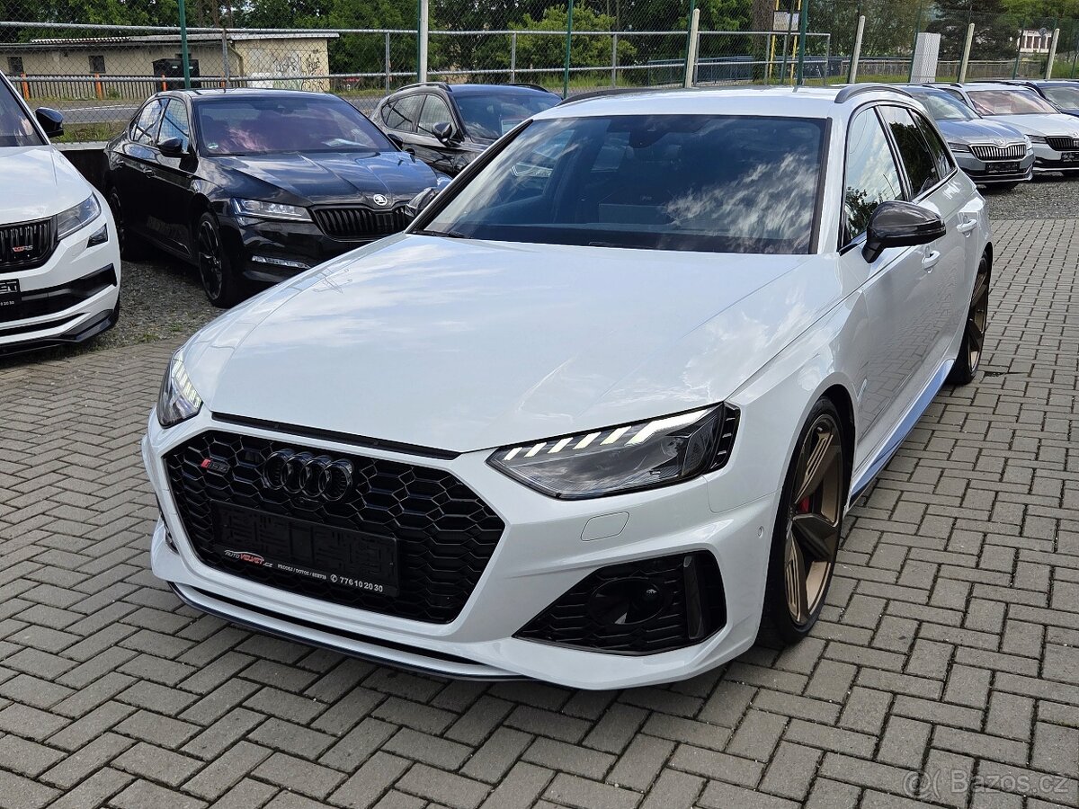 Audi RS4 COMPETITION PLUS KARBON B&O V-MAX