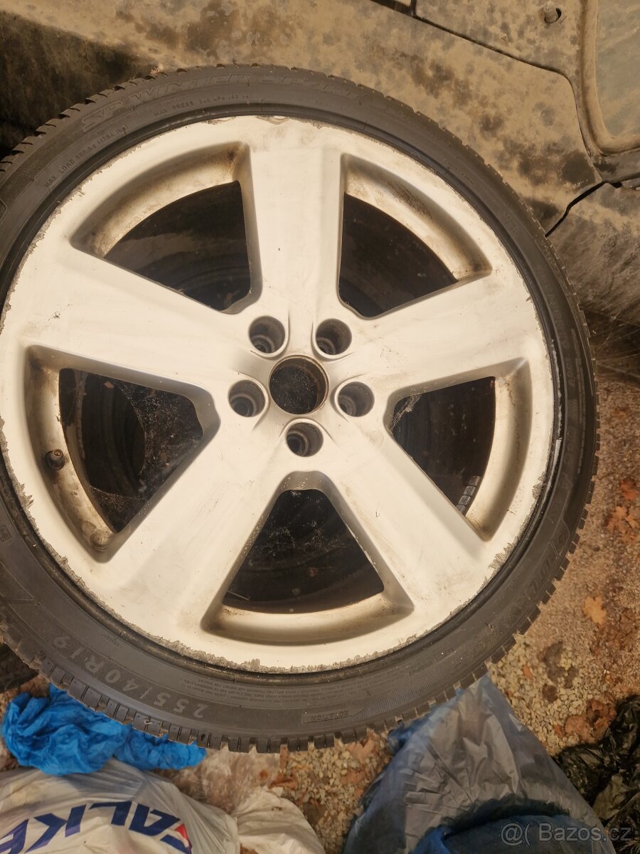 jeden ALU disk z Audi A8 obuté na 255/40 R 19