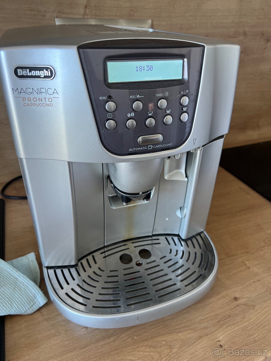 Kávovar DeLonghi ESAM 4500 Magnifica