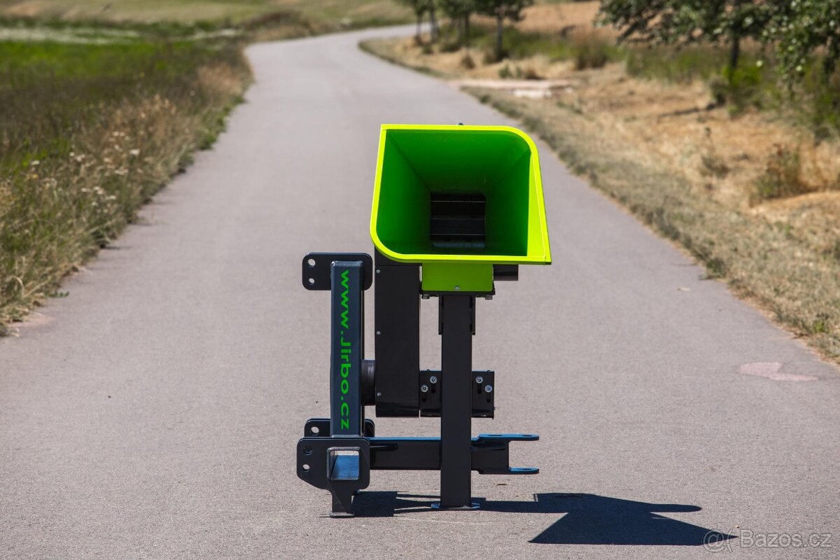 Štěpkovač špalíkovač za traktor s řemenovým převodem