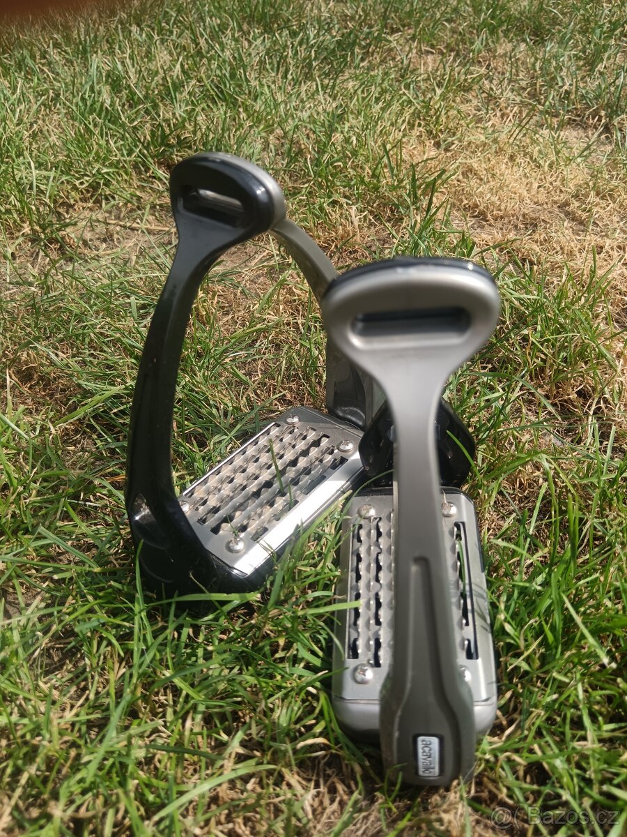 Třmeny bezpečnostní Opera Acavallo, 12 cm, pár, černé