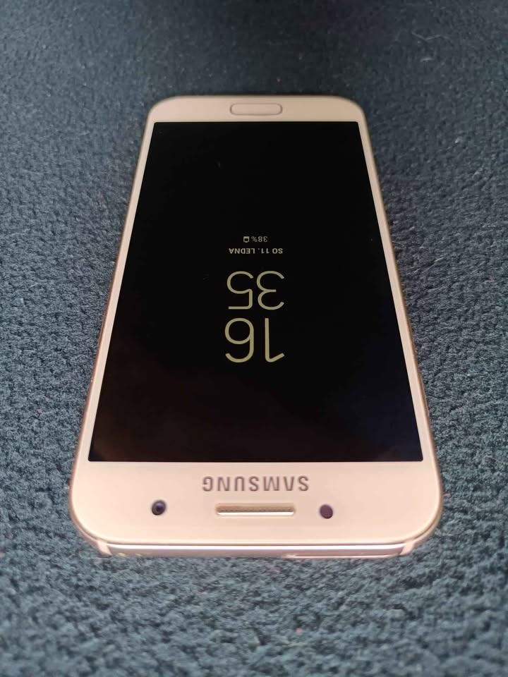 Samsung Galaxy A3 (2017), růžová