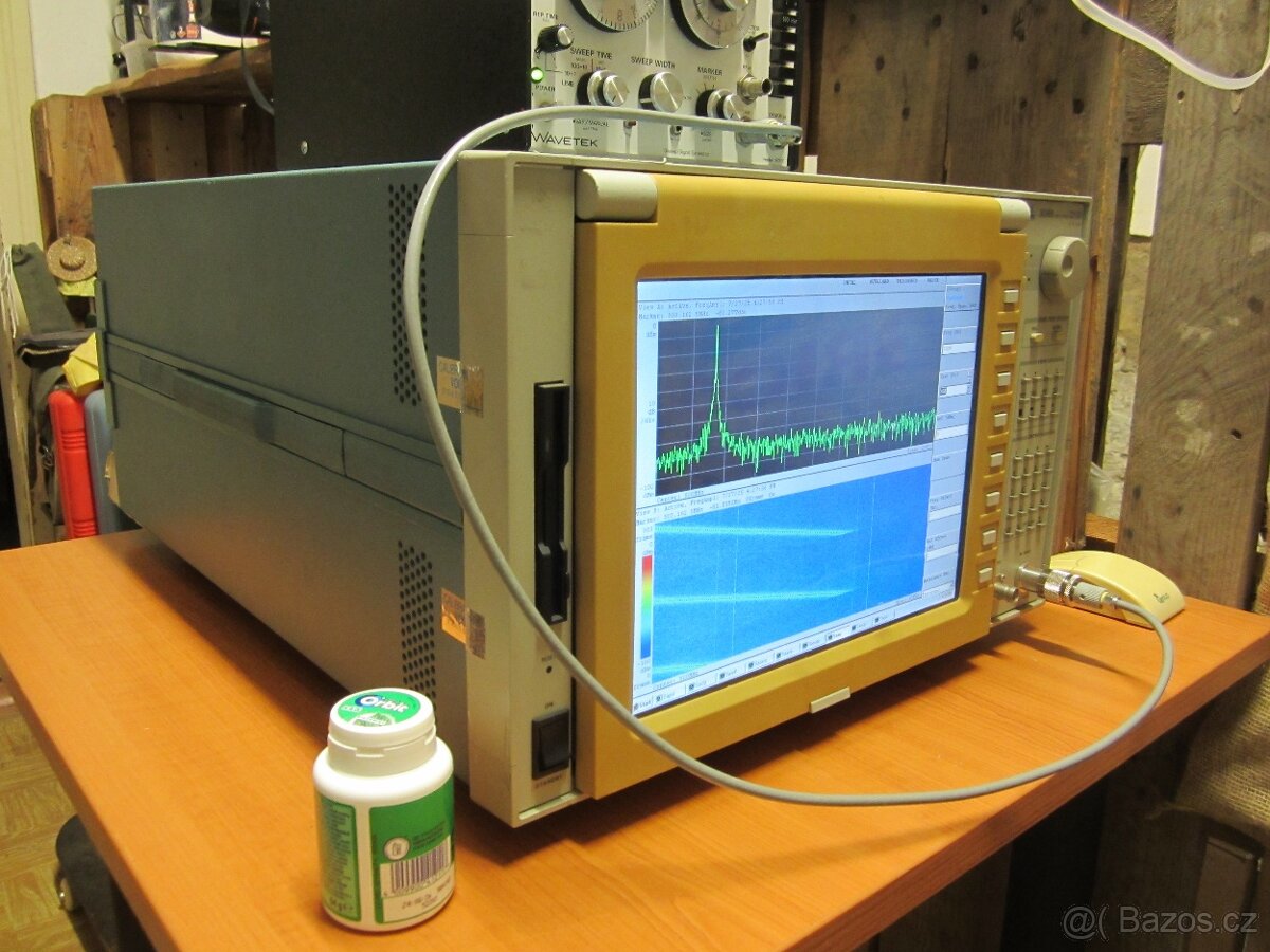 Sony Tektronix 3066 - spektrální analyzátor do 3GHz.