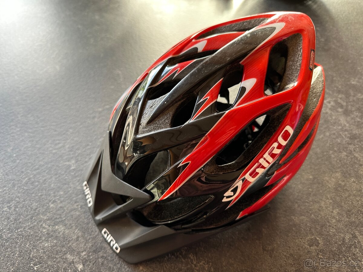 Cyklistická helma Giro