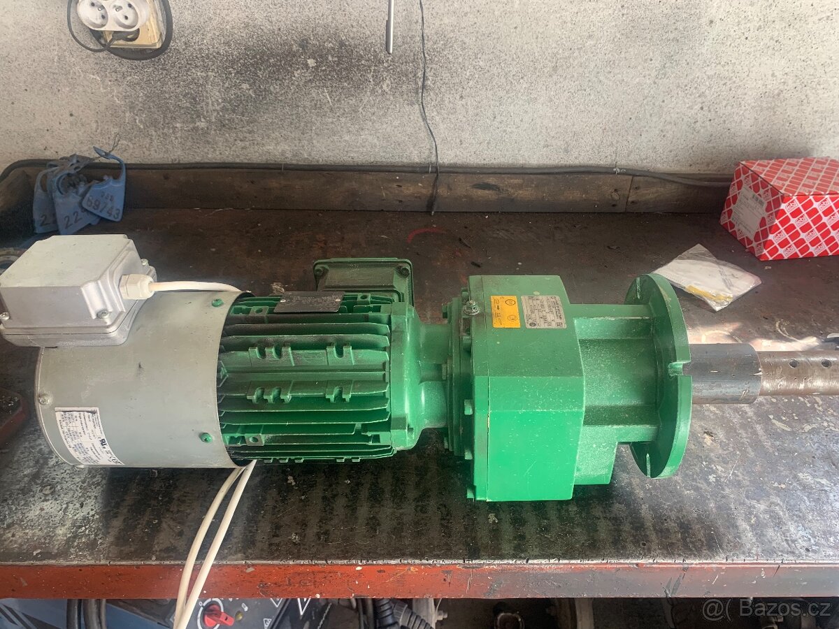 Elektromotor s chlazením a převodovkou