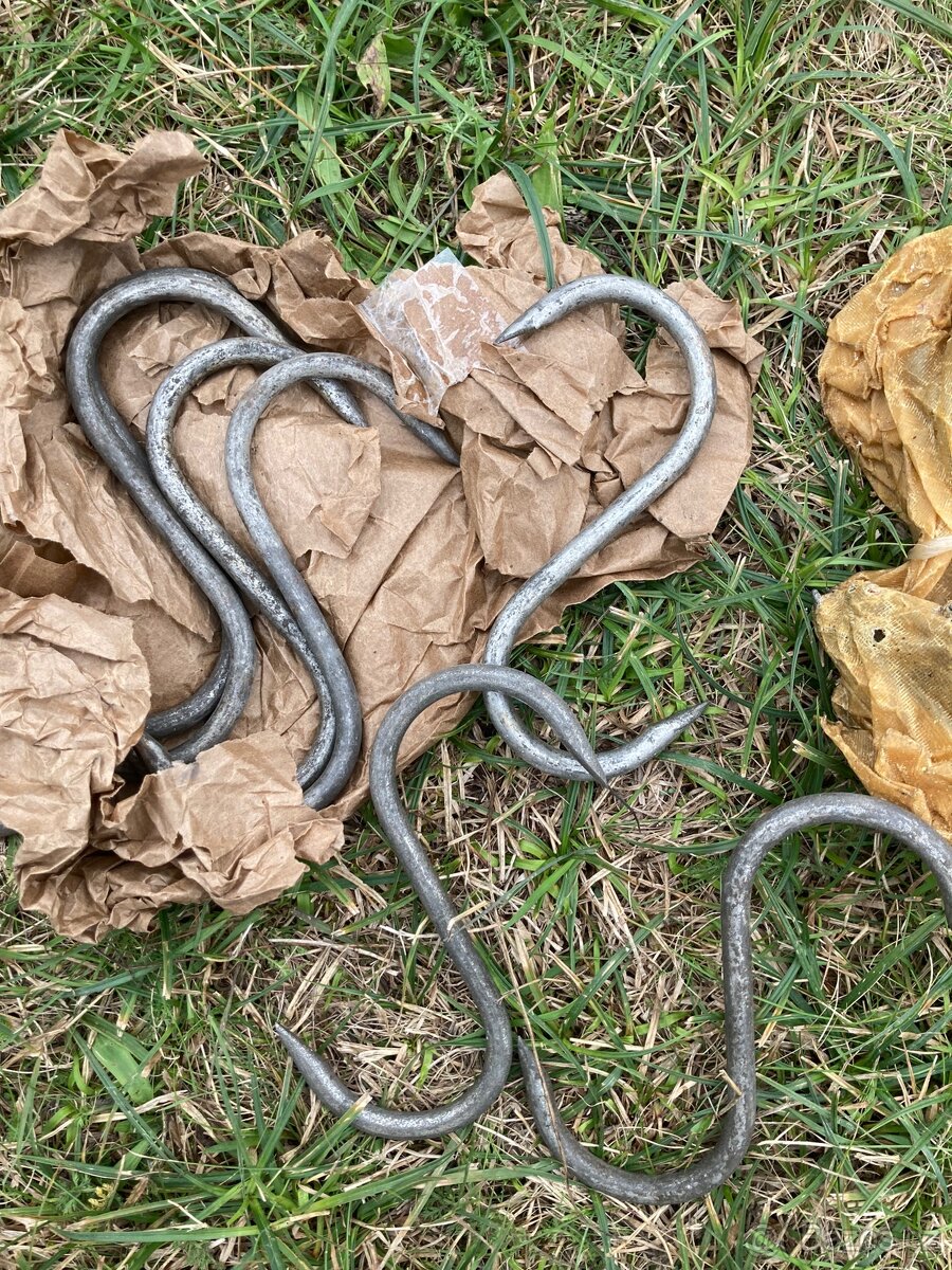 Hák řeznický, na zavěšení čehokoliv, cena á 10 Kč